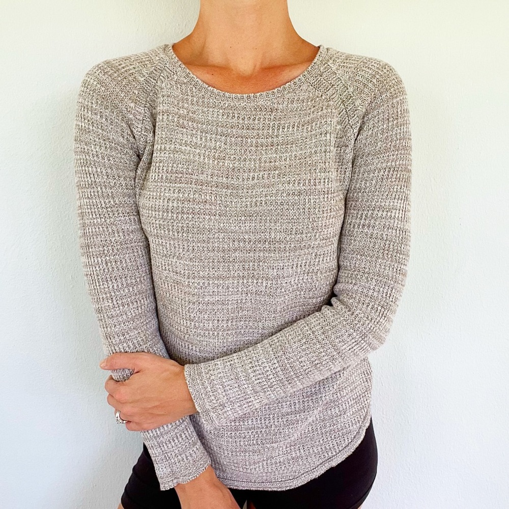 Eight eight eight gray textured knit long sleeve crew neck sweater size small